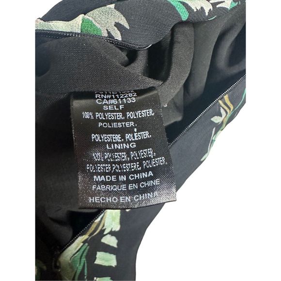 Adelyn Rae Floral Black Flutter Sleeve Lightweight Jumpsuit Romper Sz XS Women's - Picture 10 of 10